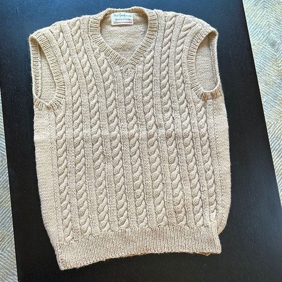 Cable knit pullover sweater vest - Picture 1 of 6